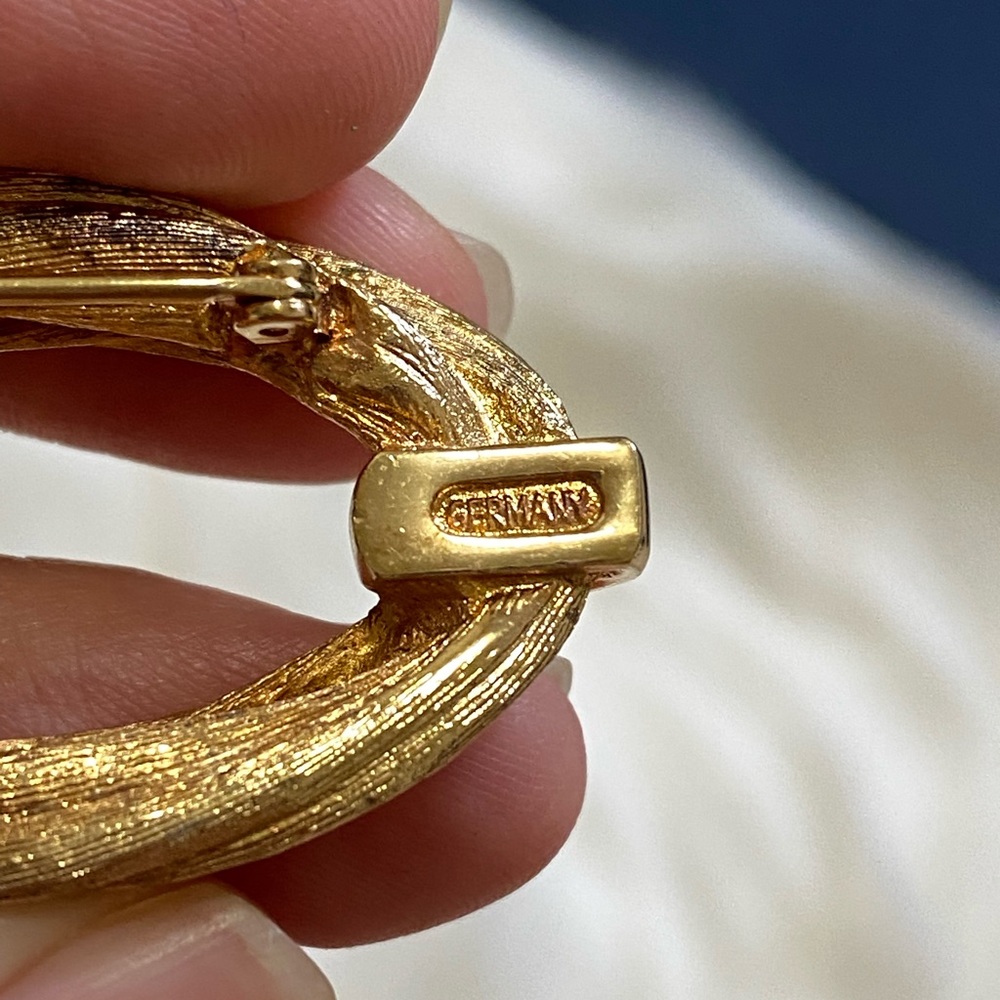 Authentic vintage Dior golden tone brooch - Picture 5 of 7
